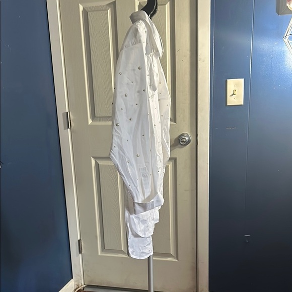 White Casual Button Down Shirt with Relaxed Fit - Picture 3 of 7